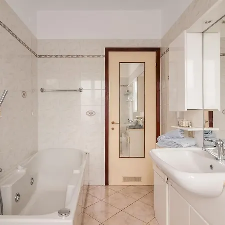 Timo's Art House * Dormelletto